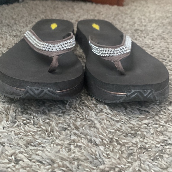 Volatile Woman’s Brown Deering Rhinestone Flip Flops - Picture 6 of 6